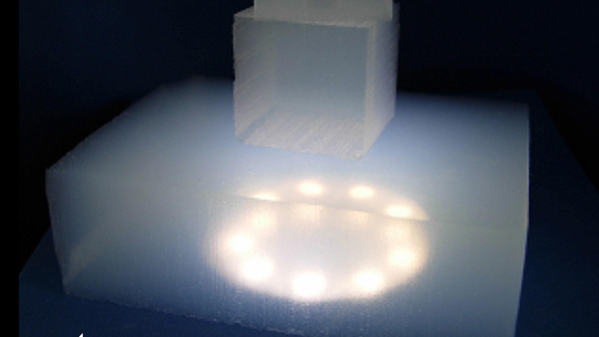 Mit Licht durchflutetes Silika-Aerogel