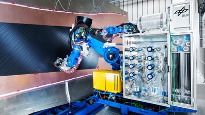 Leichtflügelbau: Eine CFK-Flügelschale entsteht