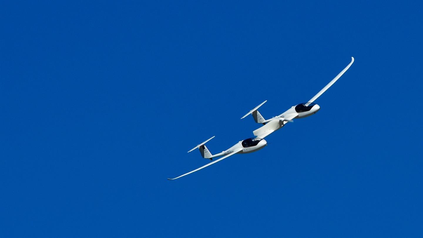 Viersitziges Brennstoffzellenflugzeug im Flug