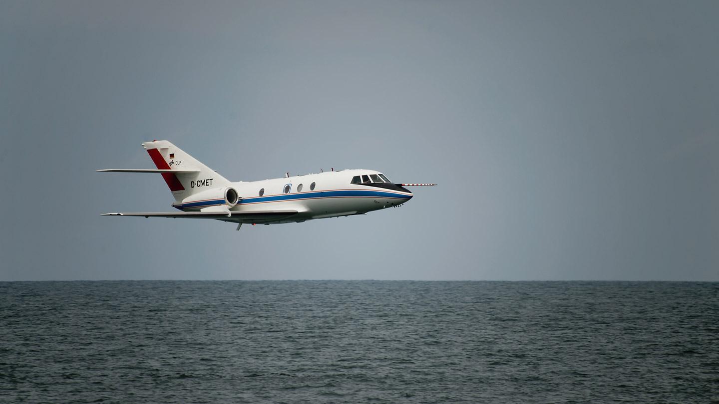 Falcon 20E im Tiefflug