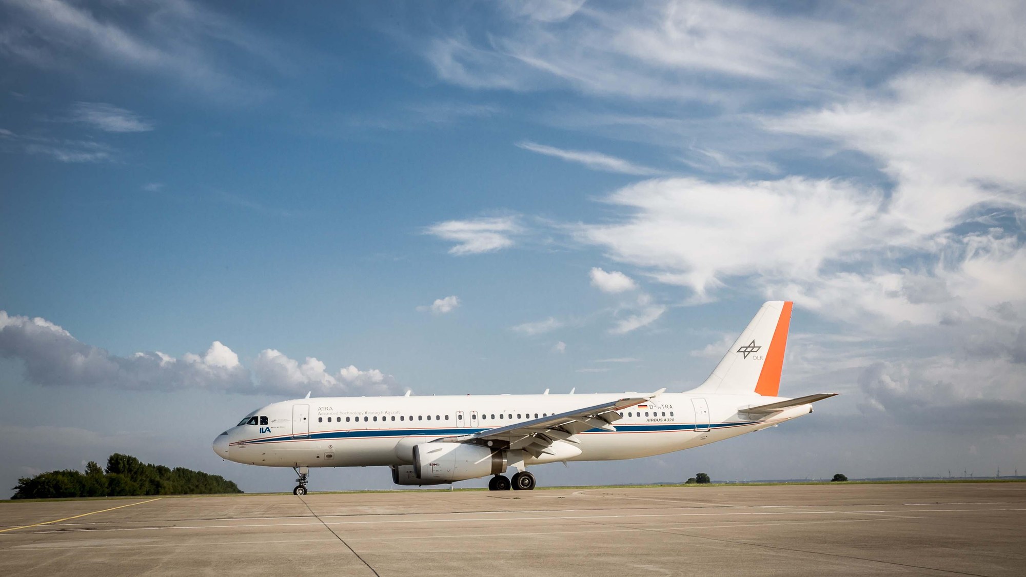 DLR-Forschungsflugzeug ATRA auf dem Rollfeld