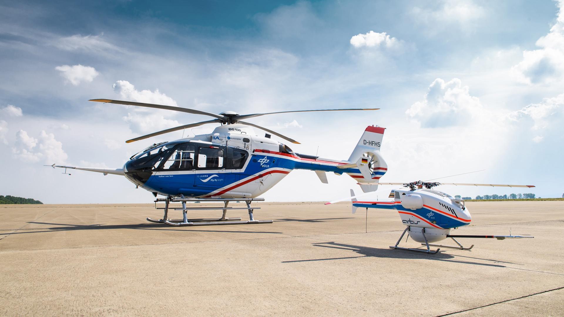 Eurocopter EC 135 FHS und der autonome Hubschrauber superARTIS