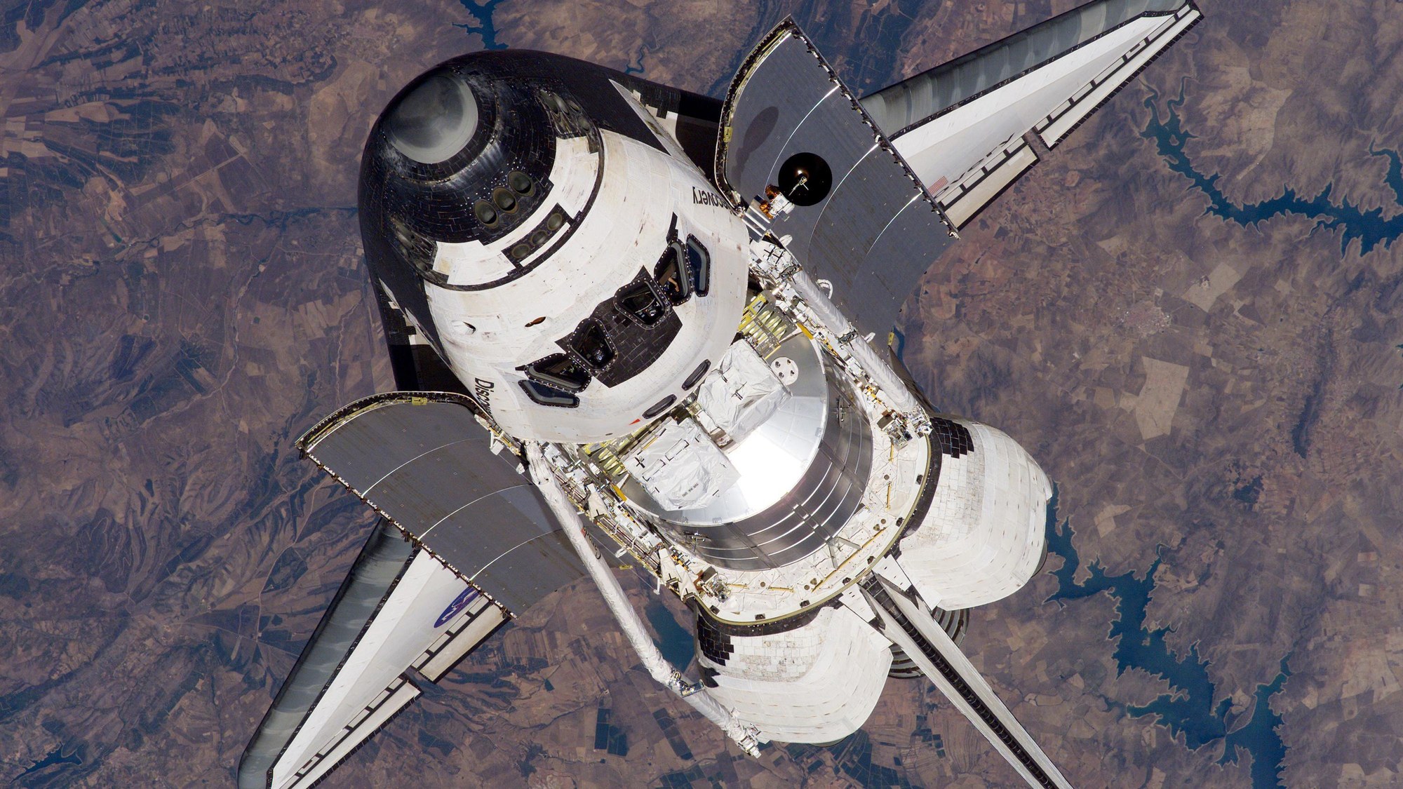 Raumfähre Discovery nähert sich der ISS