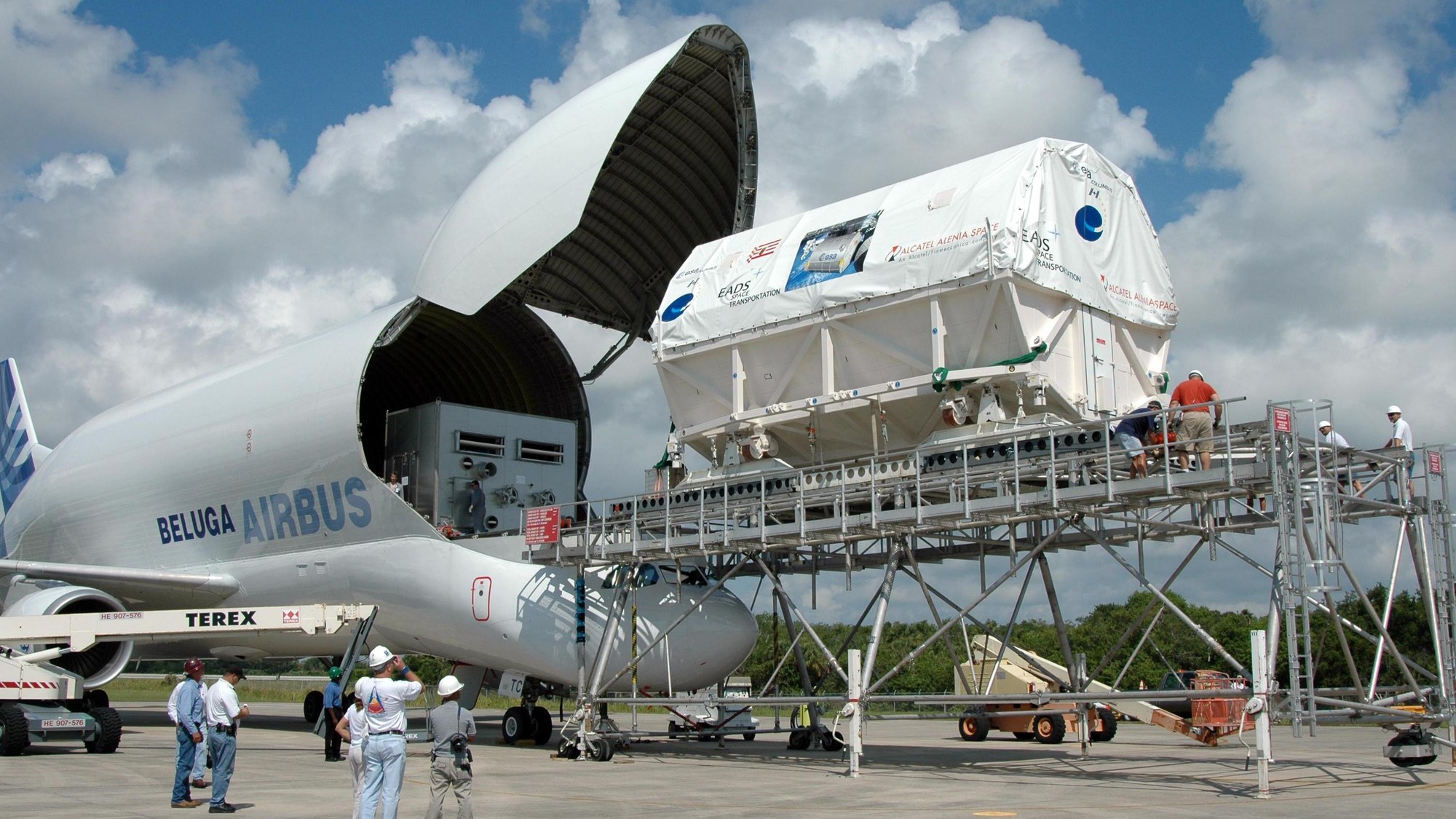 Columbus kurz vor dem Transfer zum Kennedy Space Center