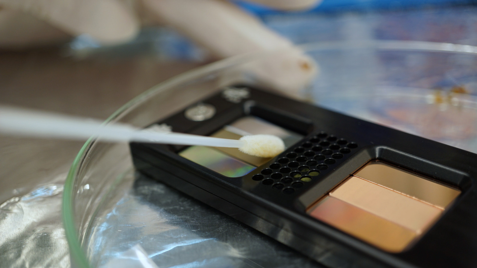 Berührungsfeld des Experiments „Touching Surfaces“