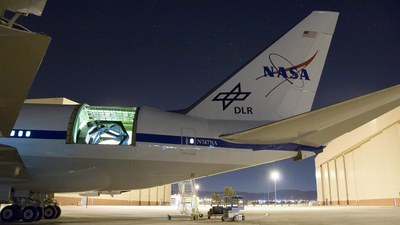 Das 2,7 Meter-Infrarotteleskop im Rumpf der Boeing 747SP