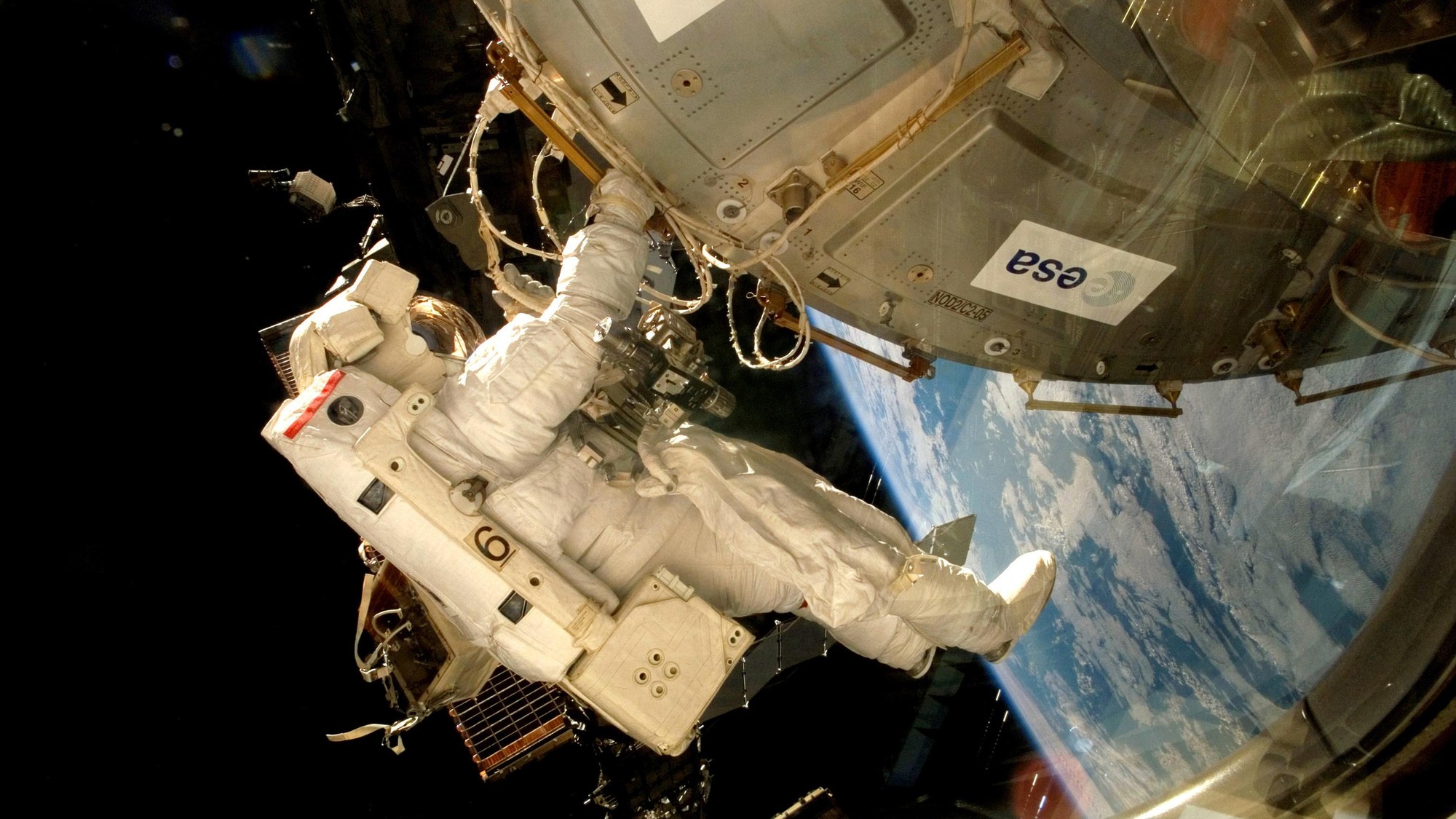 NASA-Astronaut Rex Walheim montiert Columbus an die ISS