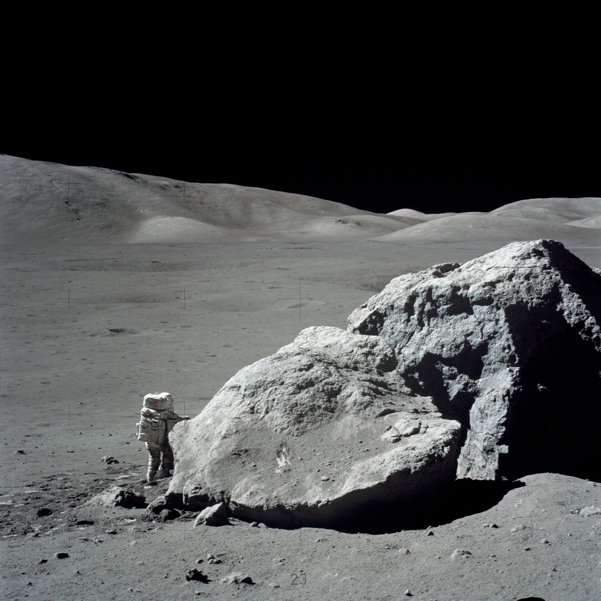 Jack Schmitt untersucht Tracy's Rock