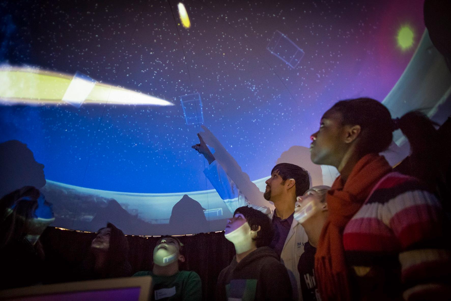 Jugendliche beim DLR_School_Lab Bremen