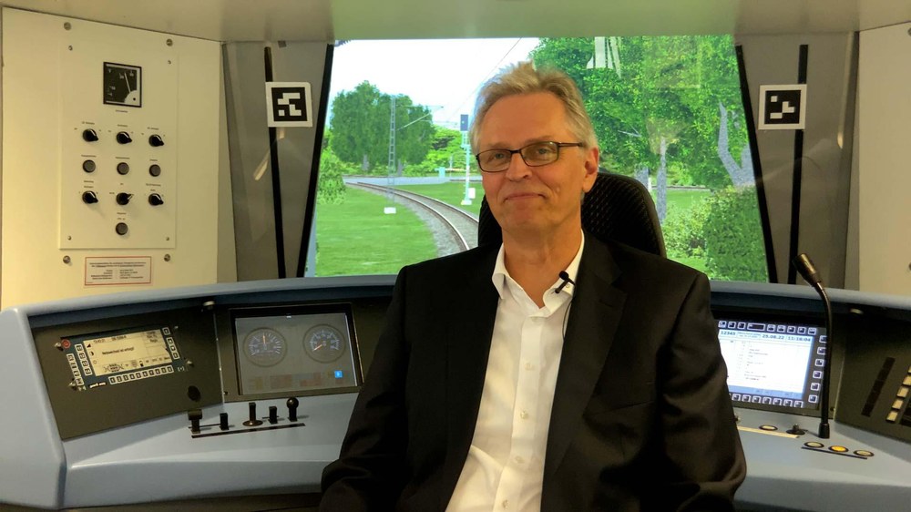 Vi­deo: For­schen für die Zu­kunft der Schie­ne – Ein kur­zer Aus­blick auf DLR@In­noTrans 2022