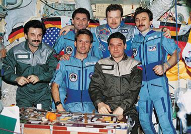 Mission MIR`97 - Gruppenfoto im All