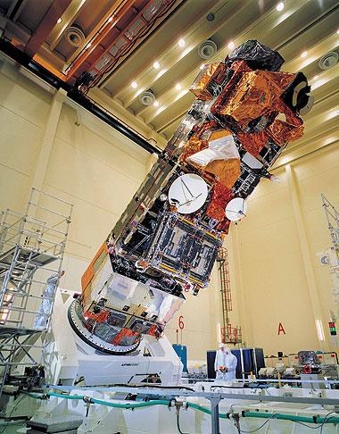 Satellit ENVISAT im Technologiezentrum ESTEC der ESA in Nordwijk, Niederlande