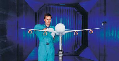 Flugzeug-Modell im Windkanal