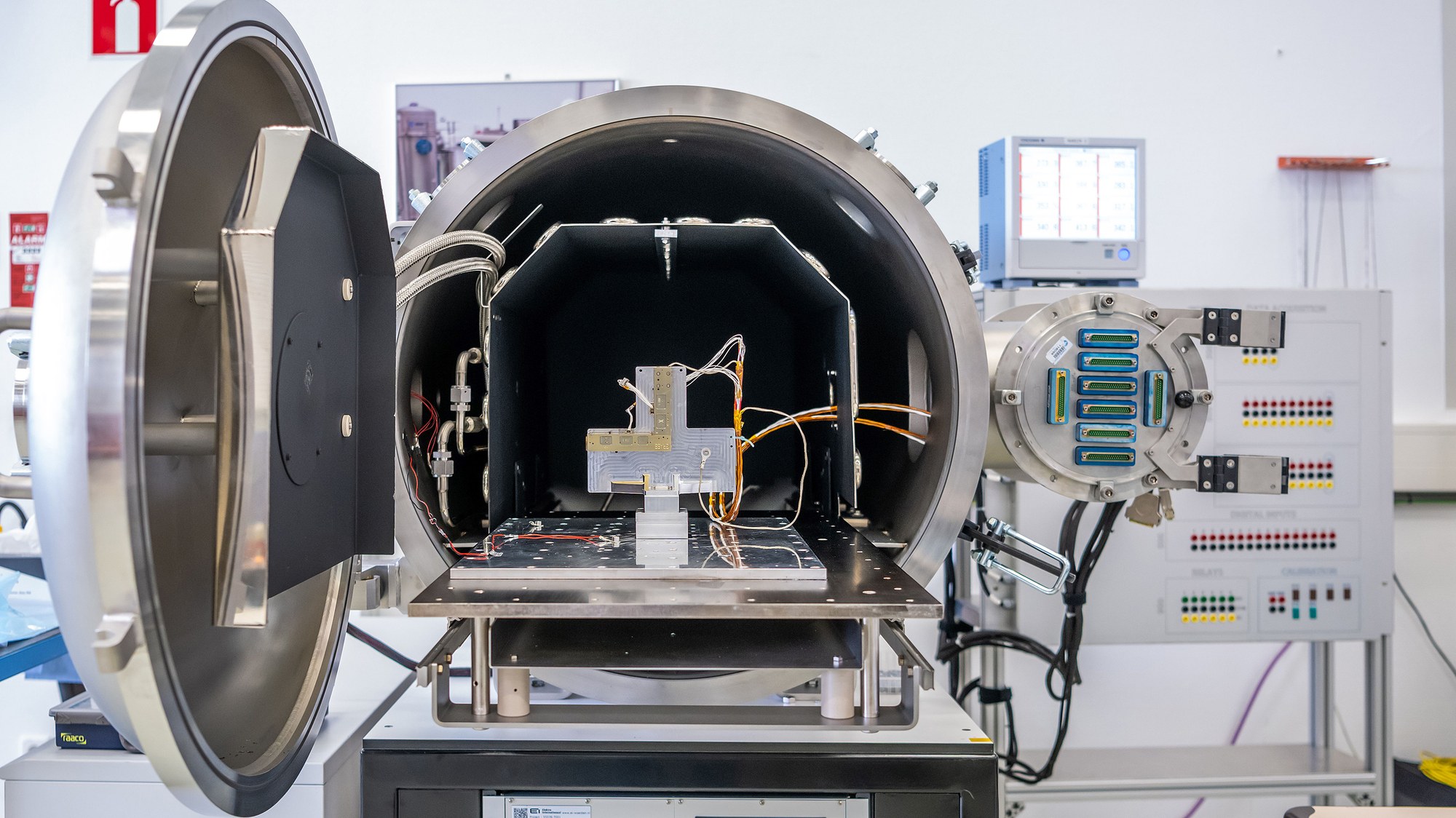 Das GRASS Gravimeter in der Thermalvakuumkammer