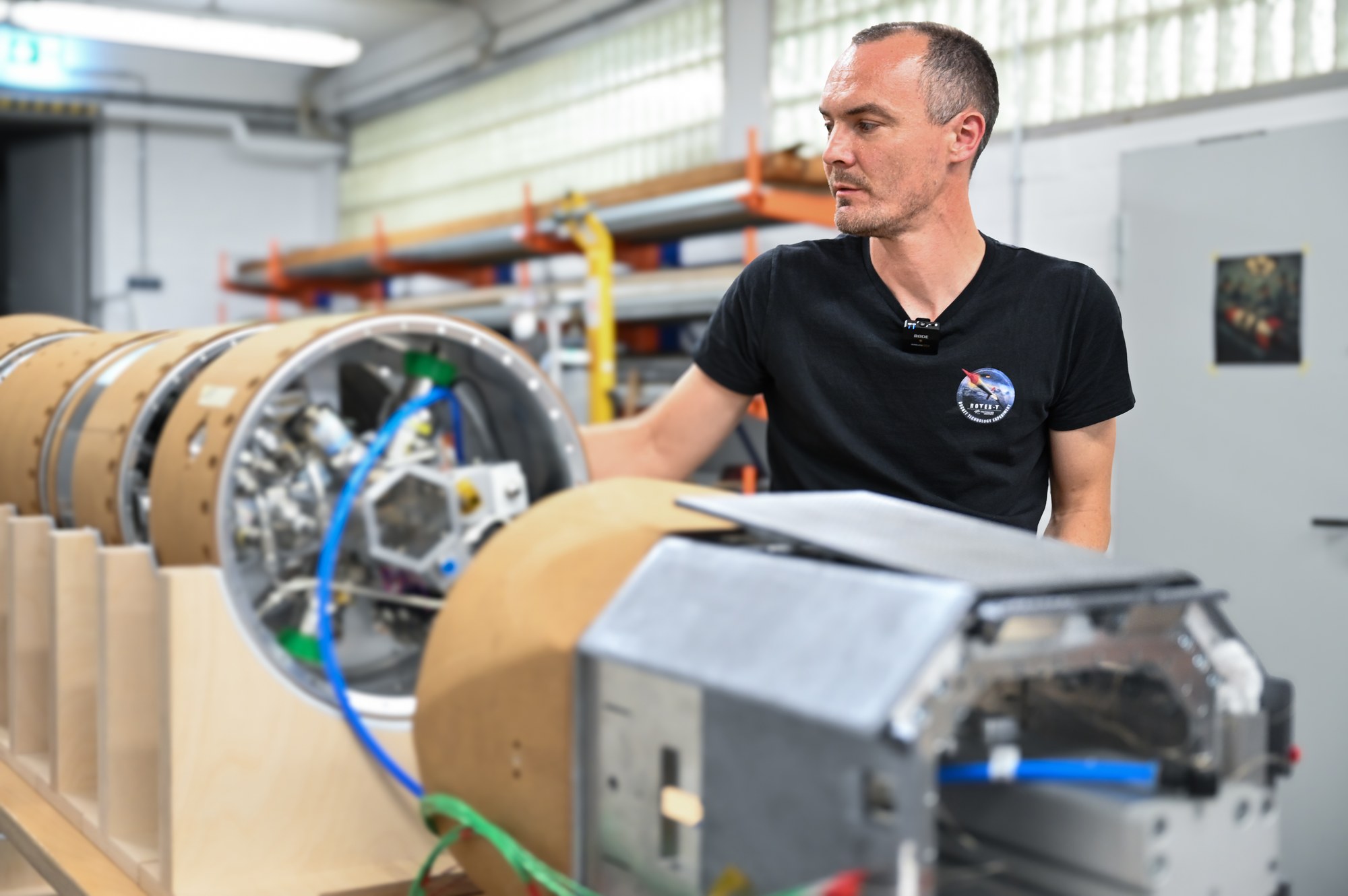 Vollgepacktes Innenleben: Nutzlast und Servicemodul sind umfassend instrumentiert
