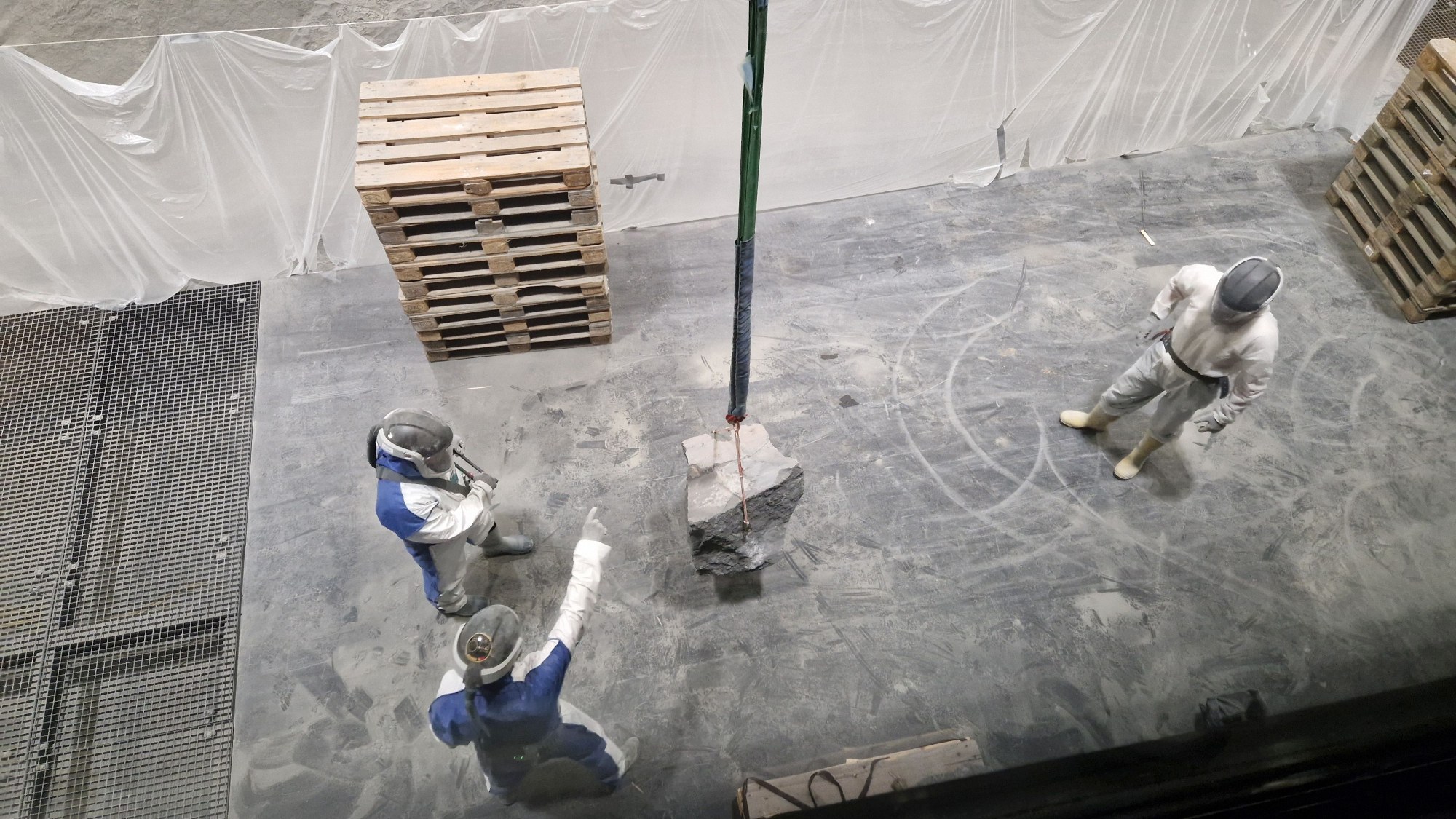 Gesteinsbrocken „am Haken“