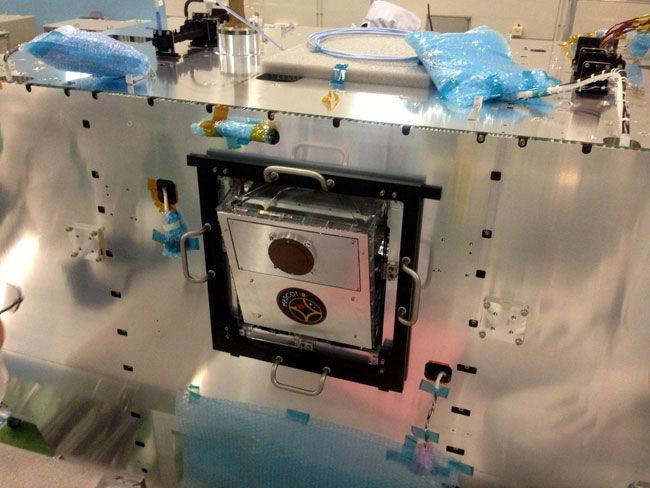 Erfolgreiche Erstintegration von MASCOT an der japanischen Muttersonde Hayabusa-2