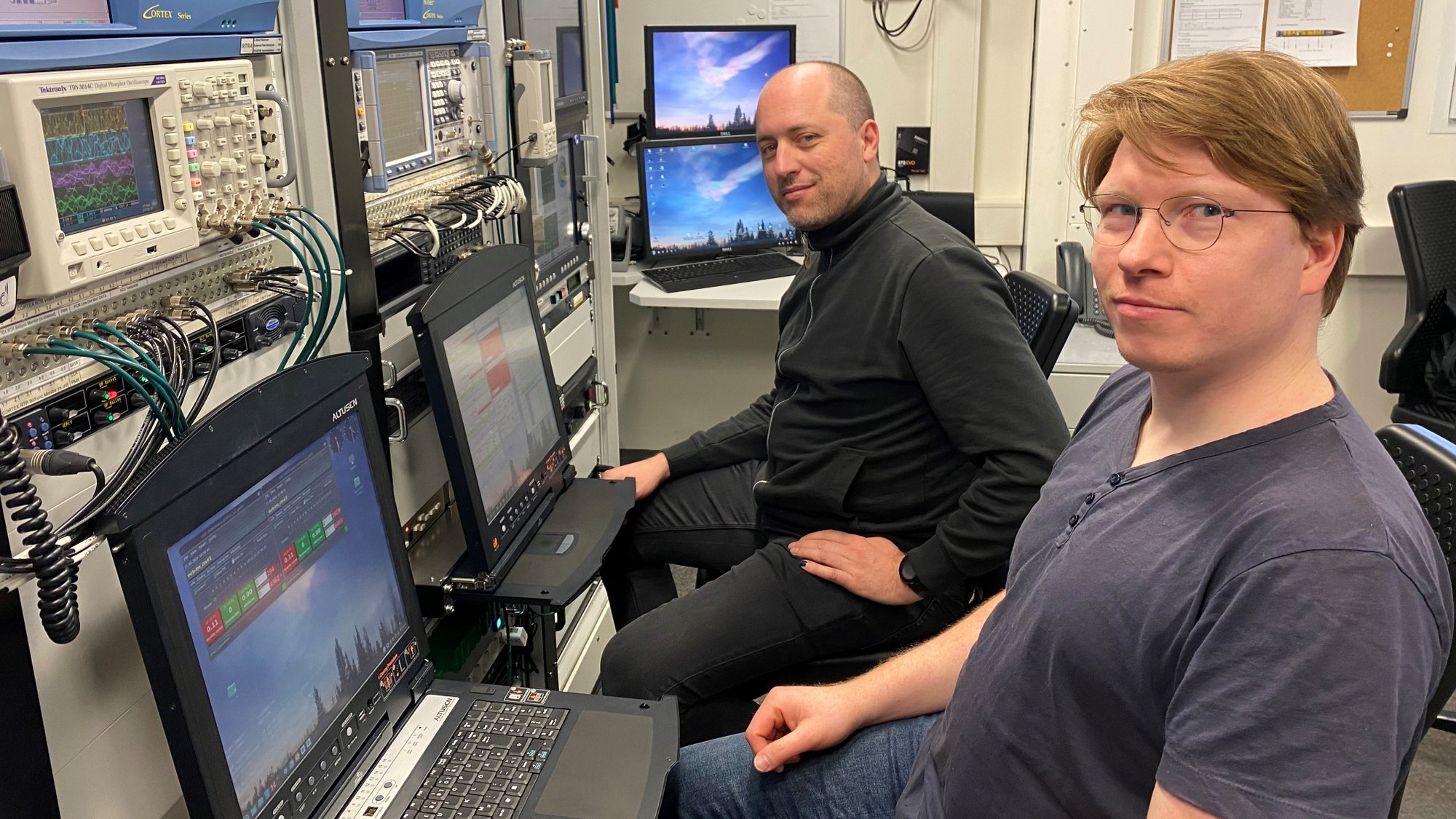 Verantwortlich für die Telemetrie-Station: Andreas Kimpe (l.) und Sebastian Weiß.