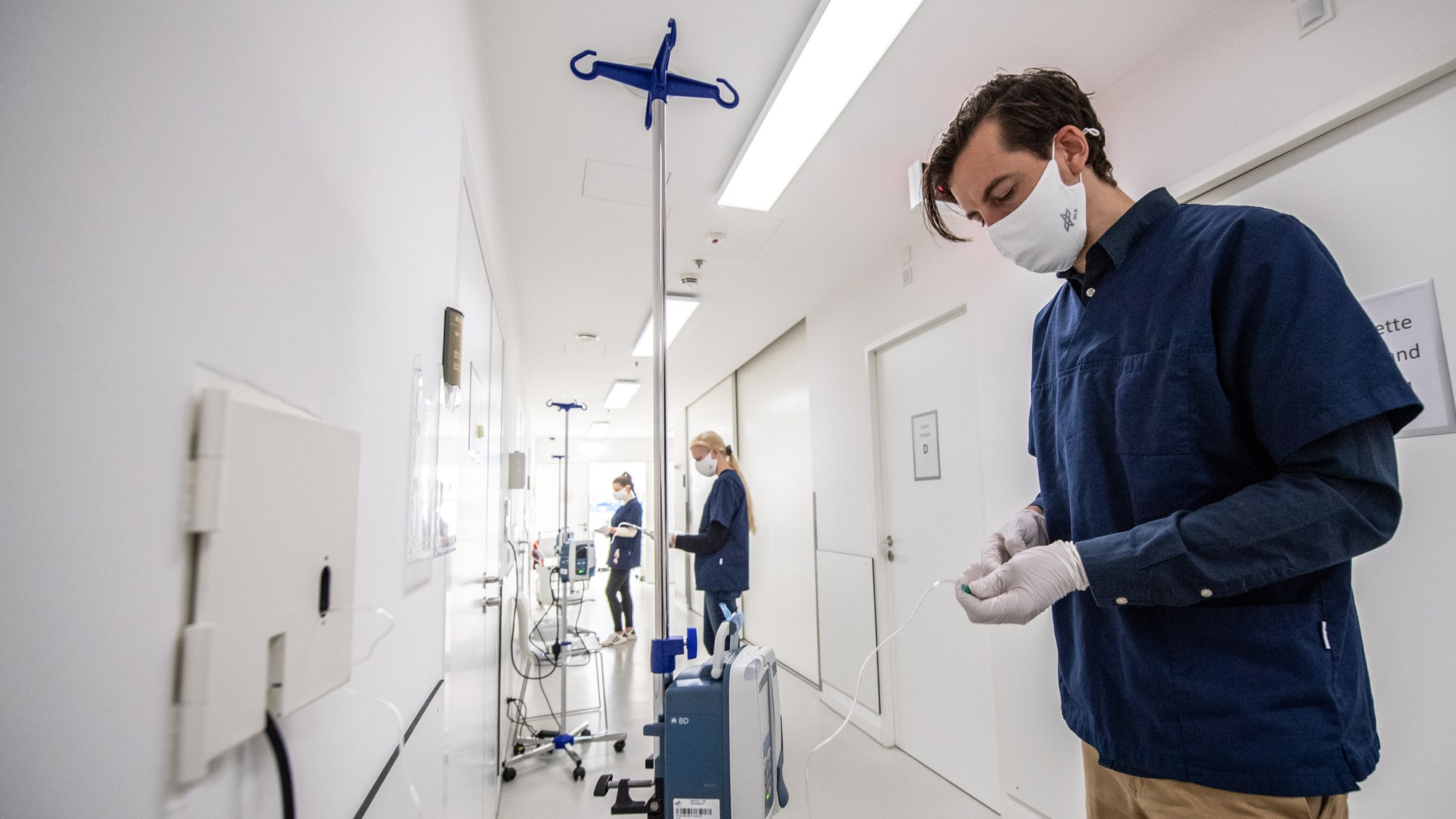 Blutabnahmen, während die Probandinnen und Probanden schlafen