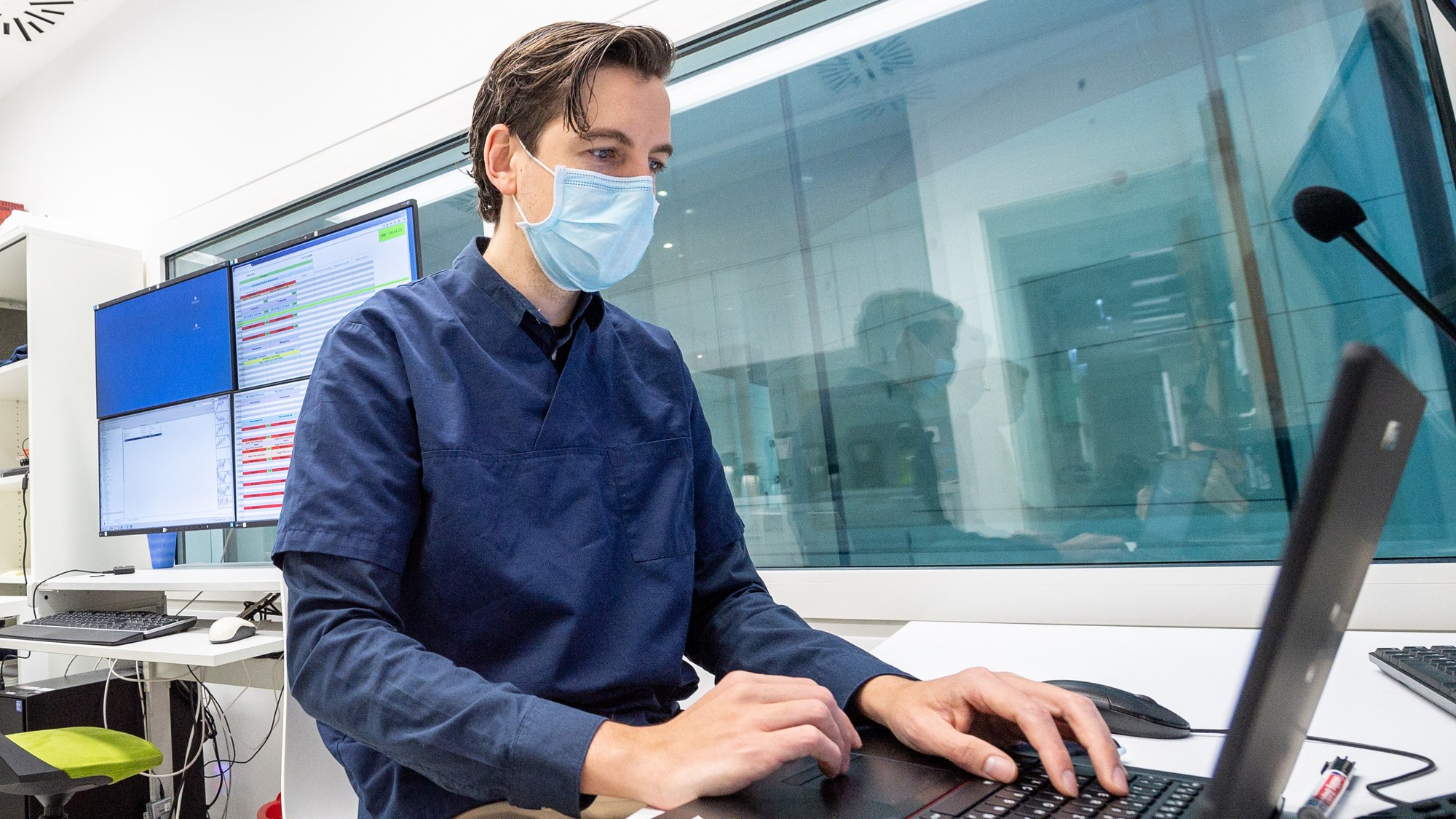 Zur Arbeit von Titiaan Post gehört auch die Planung von Abläufen und Personal