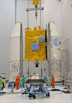 Ein Satellit wird verpackt