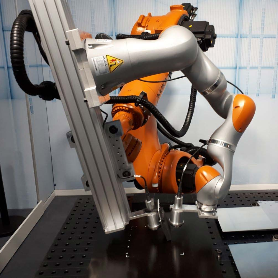 Adaptiver Endeffektor für Lamb-Wave-Anregung mittels zweier Roboter