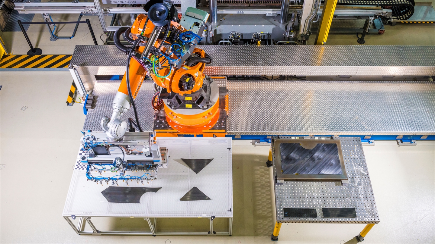 Draufsicht des vollautomatisierten Patch-Preforming process