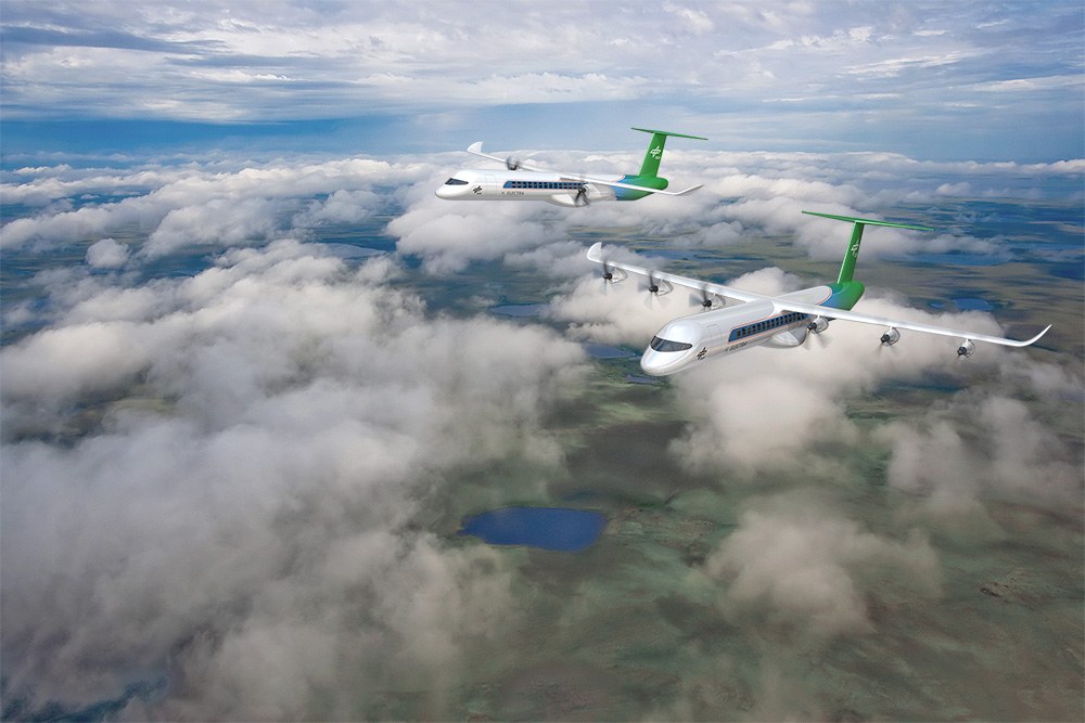 Zwei Regionalflugzeuge verschiedener Antriebsarchitekturen fliegen über eine Seenlandschaft