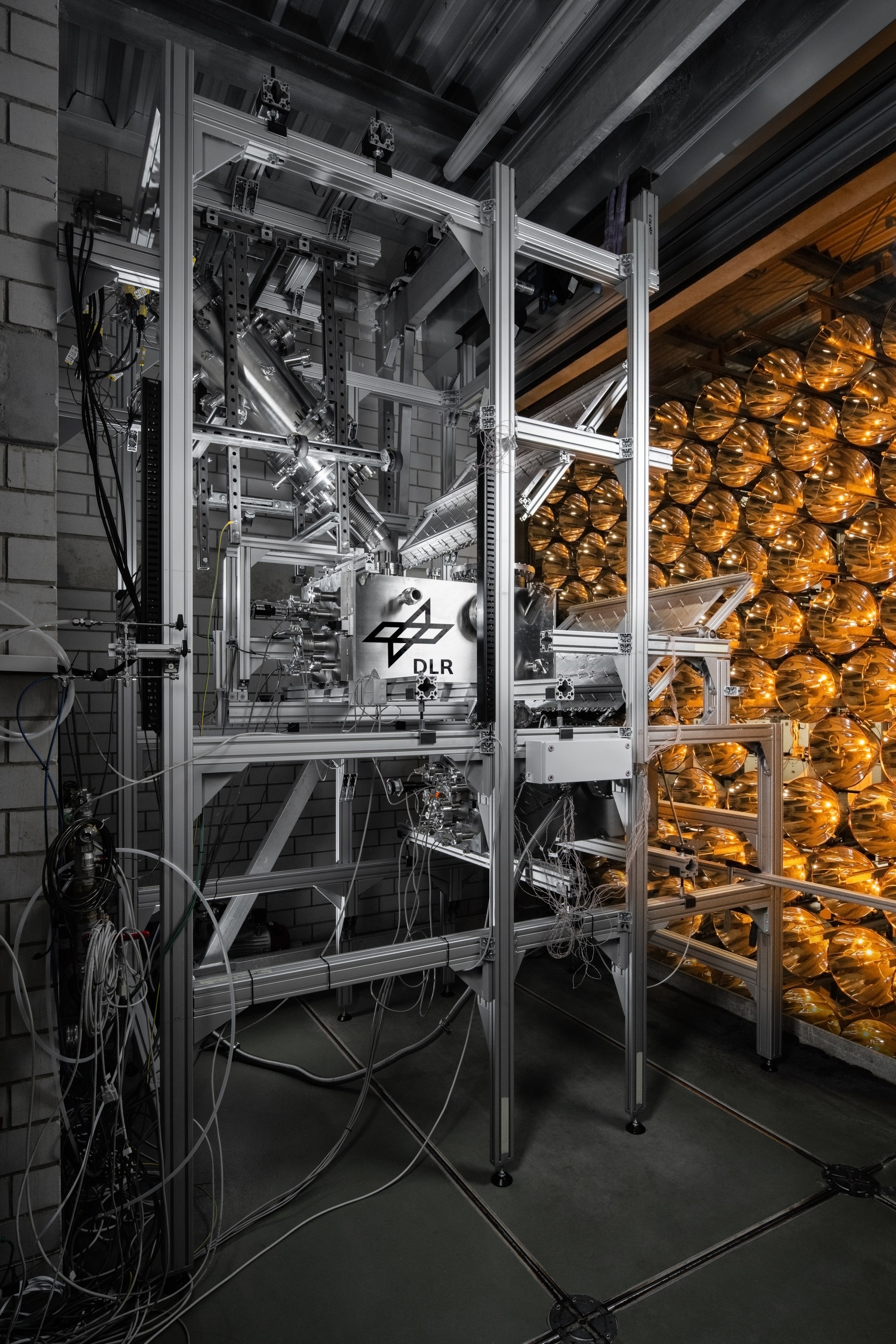 Der reale Versuchsaufbau der HESTHY-Receiver im Synlight des DLR (2023)