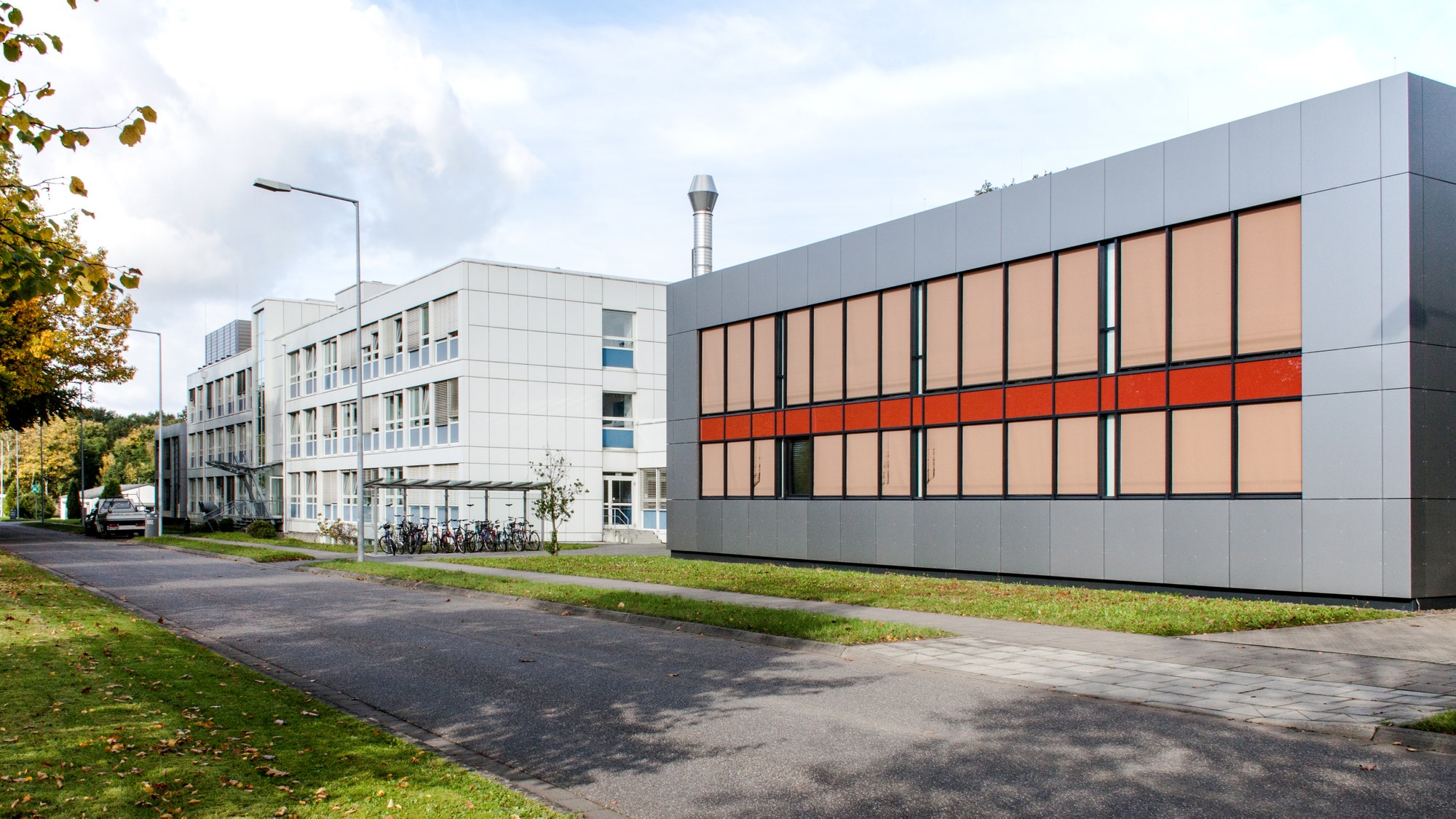 Außenansicht des DLR-Instituts für Frontier Materials auf der Erde und im Weltraum in Köln