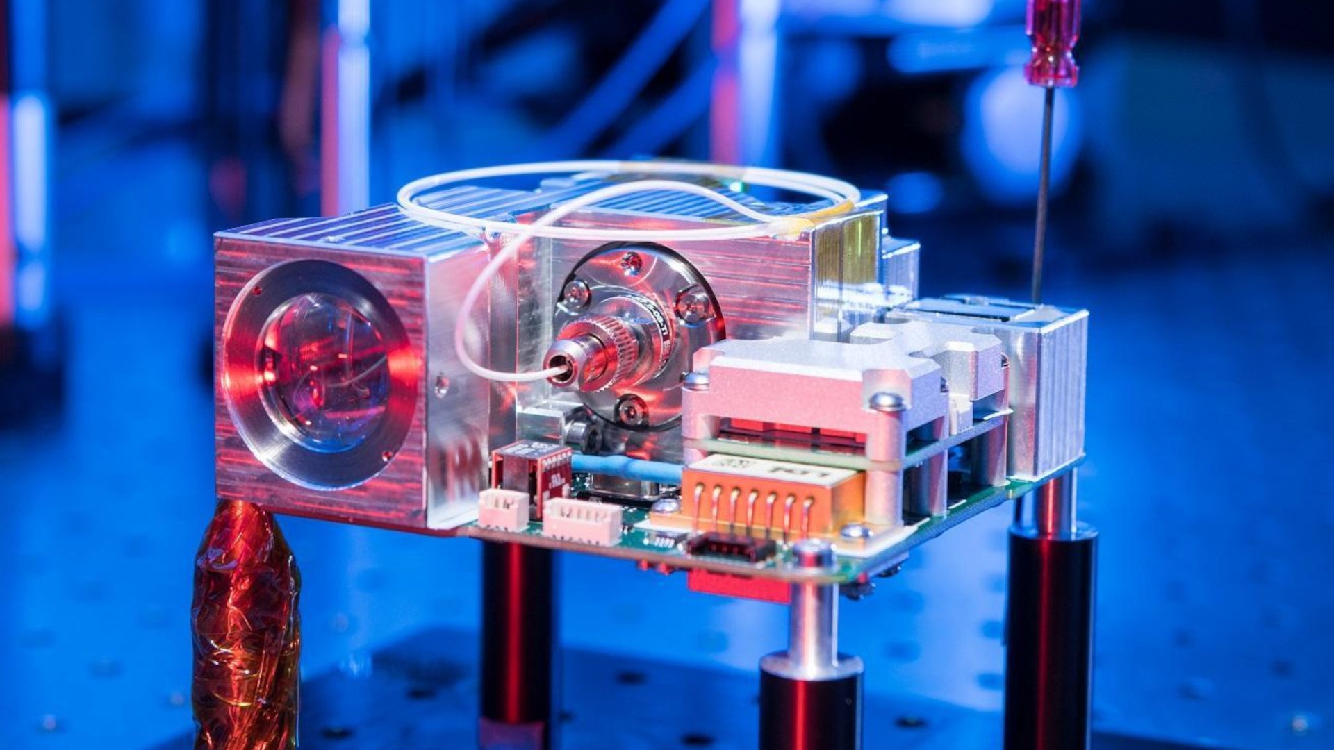 Optisches Modul für die Datenübertragung mit einem Laserstrahl