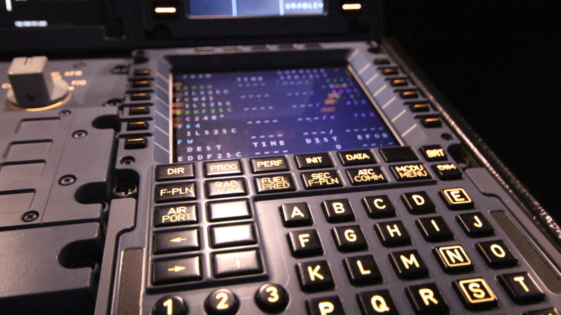 Koordination und Integration verschiedener Simulationsumgebungen in einem Verbund aus Flug- und Verkehrssimulation