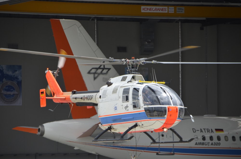 DLR Forschungshubschrauber BO 105 für das Projekt KoBoL in der Luft