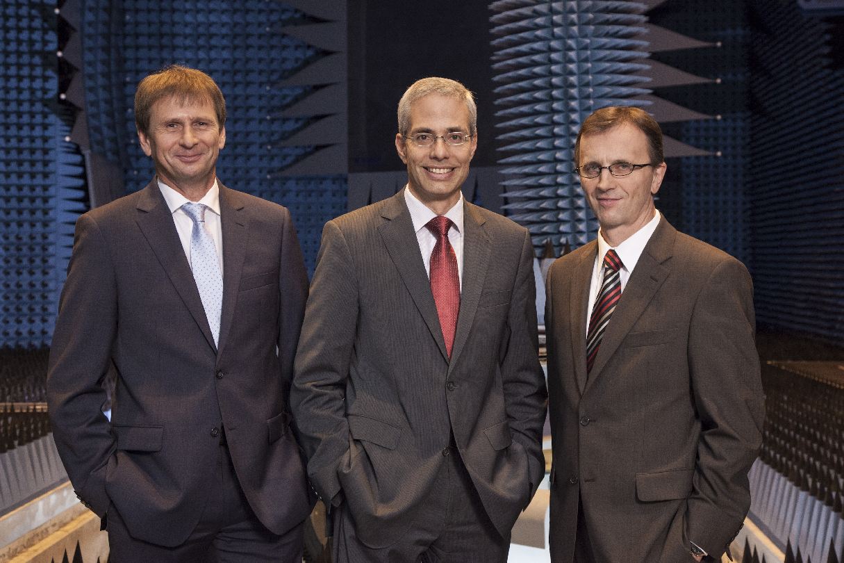 Gruppenfoto, drei Personen: Gerhard Krieger (links), Alberto Moreira (Mitte) und Manfred Zink (rechts)