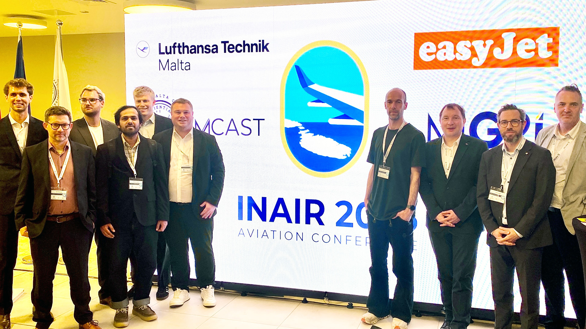 Das DLR-Institut für Luftverkehr präsentierte auf der INAIR 2025 aktuelle Forschung zu zentralen Zukunftsfragen des Luftverkehrs – von Klimaschutz, Energieinfrastruktur und Ökonomie bis Quantenoptimierung.