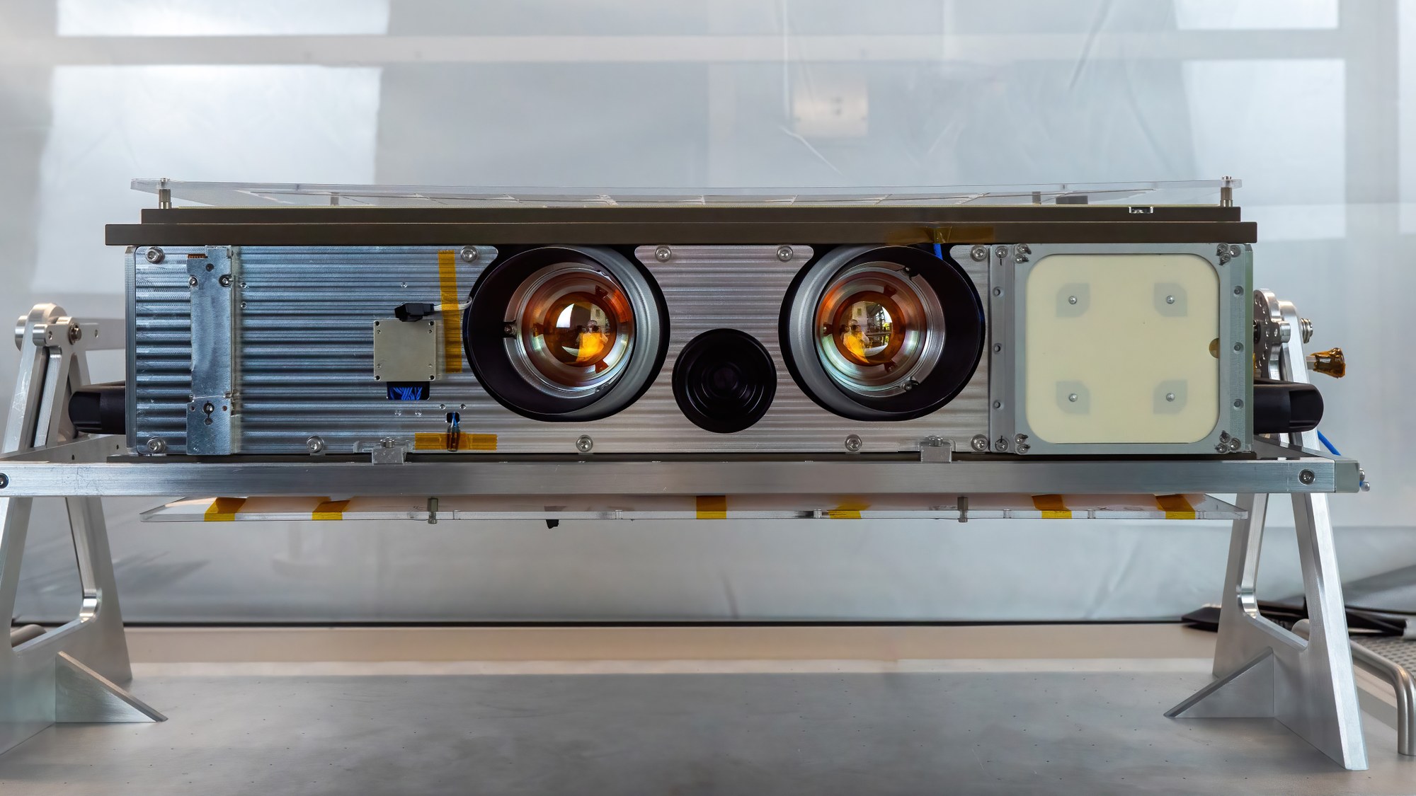 Fotografie des Kleinsatelliten FOREST-3.