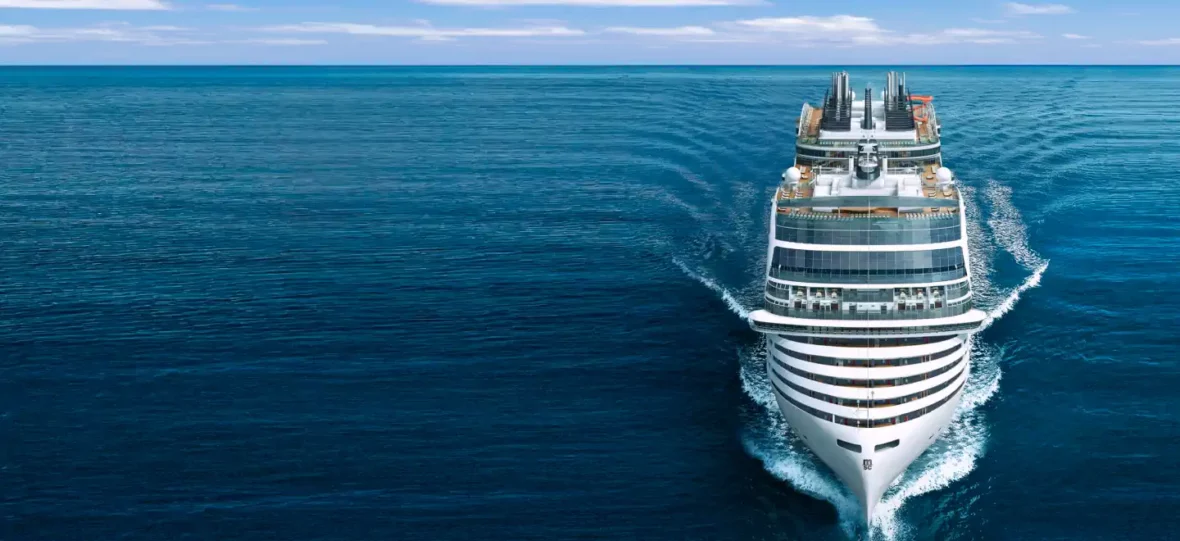 Kreuzfahrtschiff auf dem Ozean