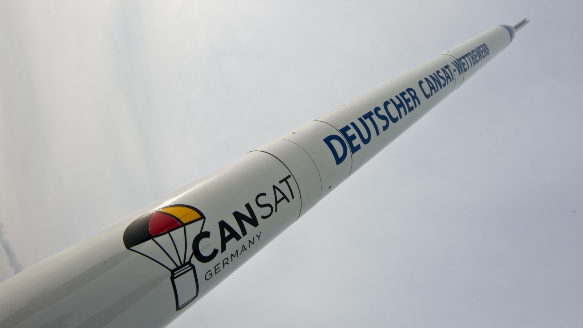 Rakete mit Satellit