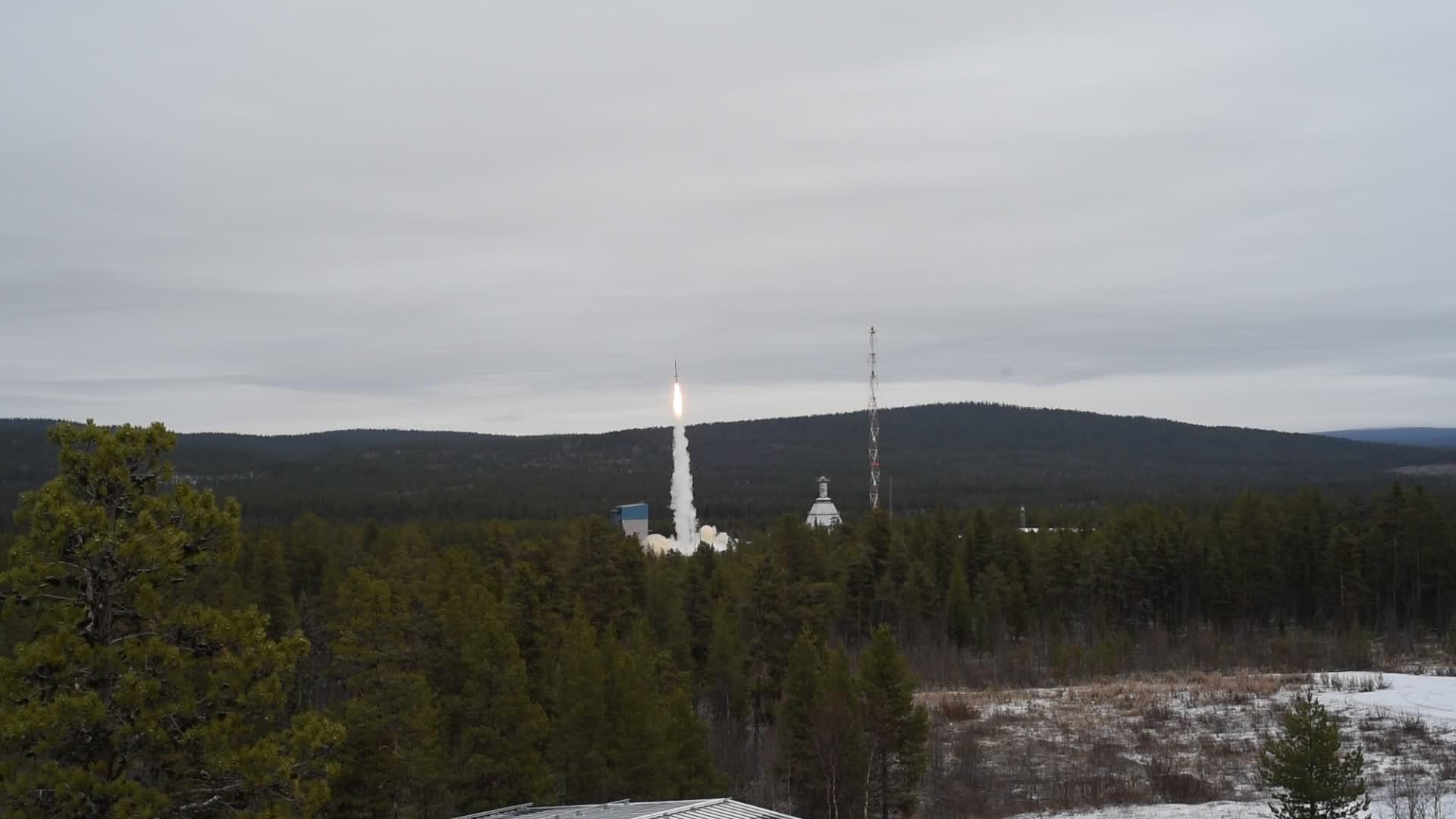 Eine Forschungsrakete auf dem Weg ins Weltall
