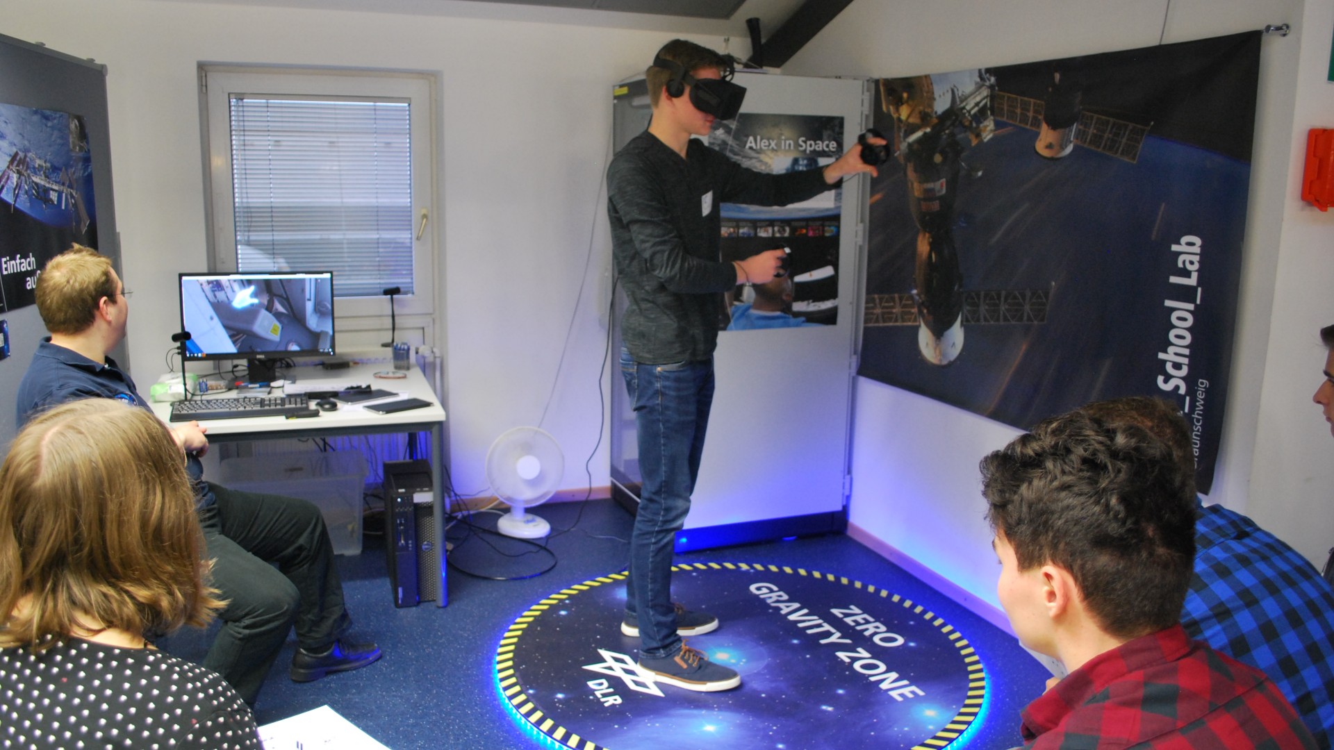 Ein Schüler beim „Spacewalk“