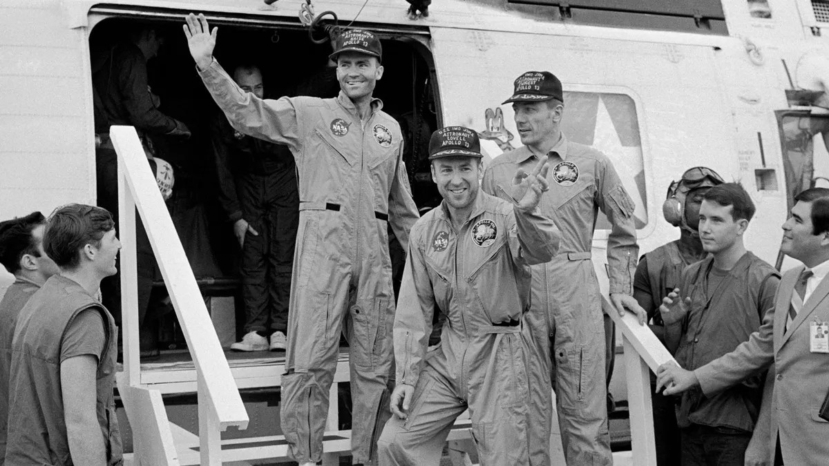 Die Crew von Apollo 13 nach der Rettung