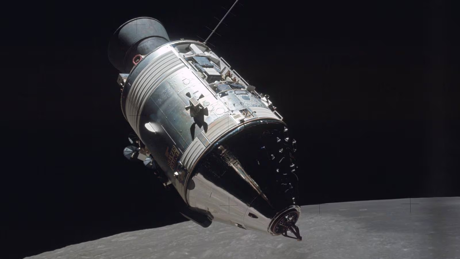 Apollo-Mission auf dem Weg zum Mond