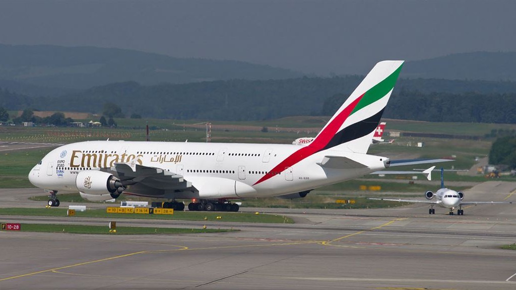 A380 der Emirates am Flughafen