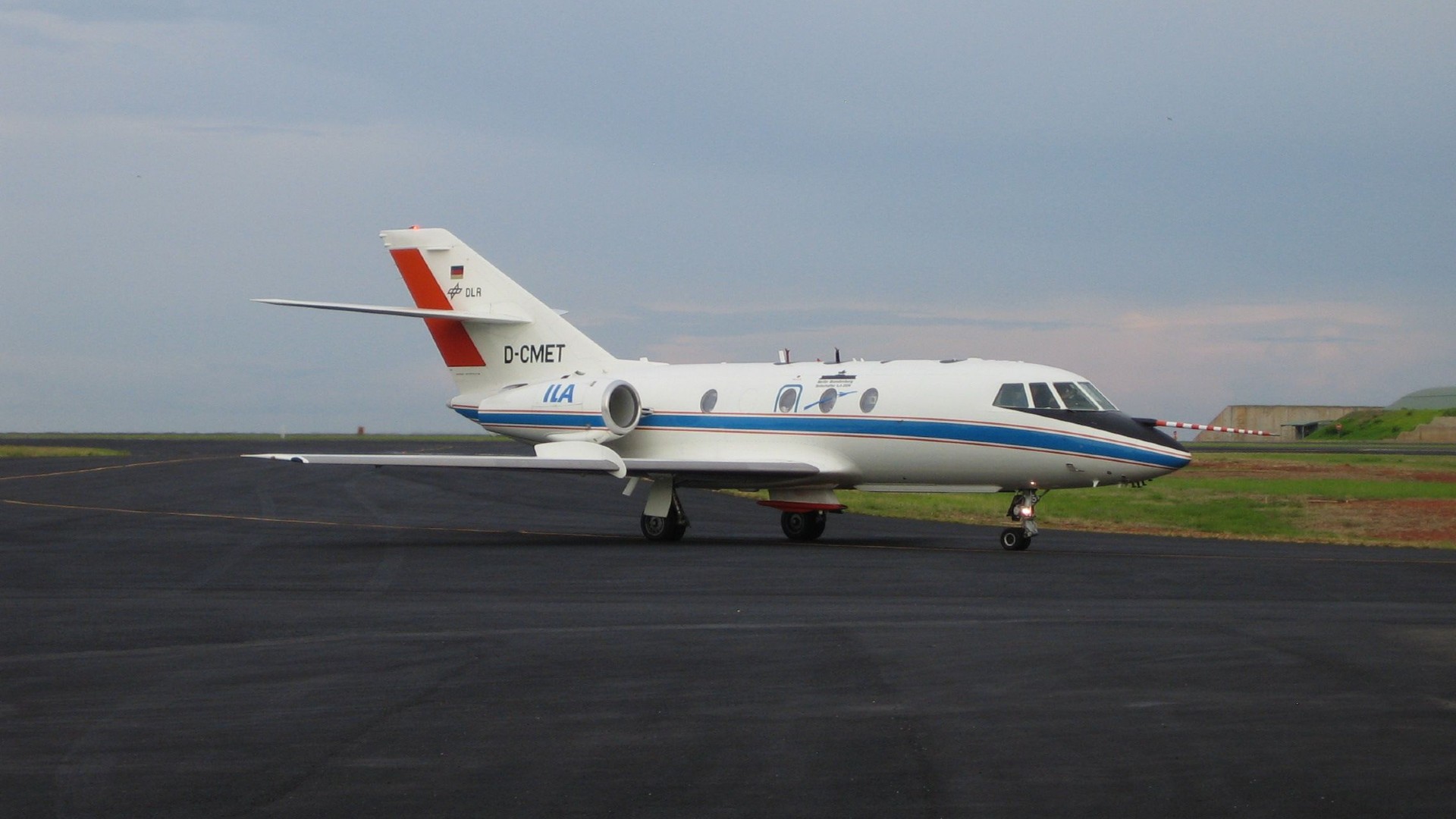 Flugzeug Falcon startet