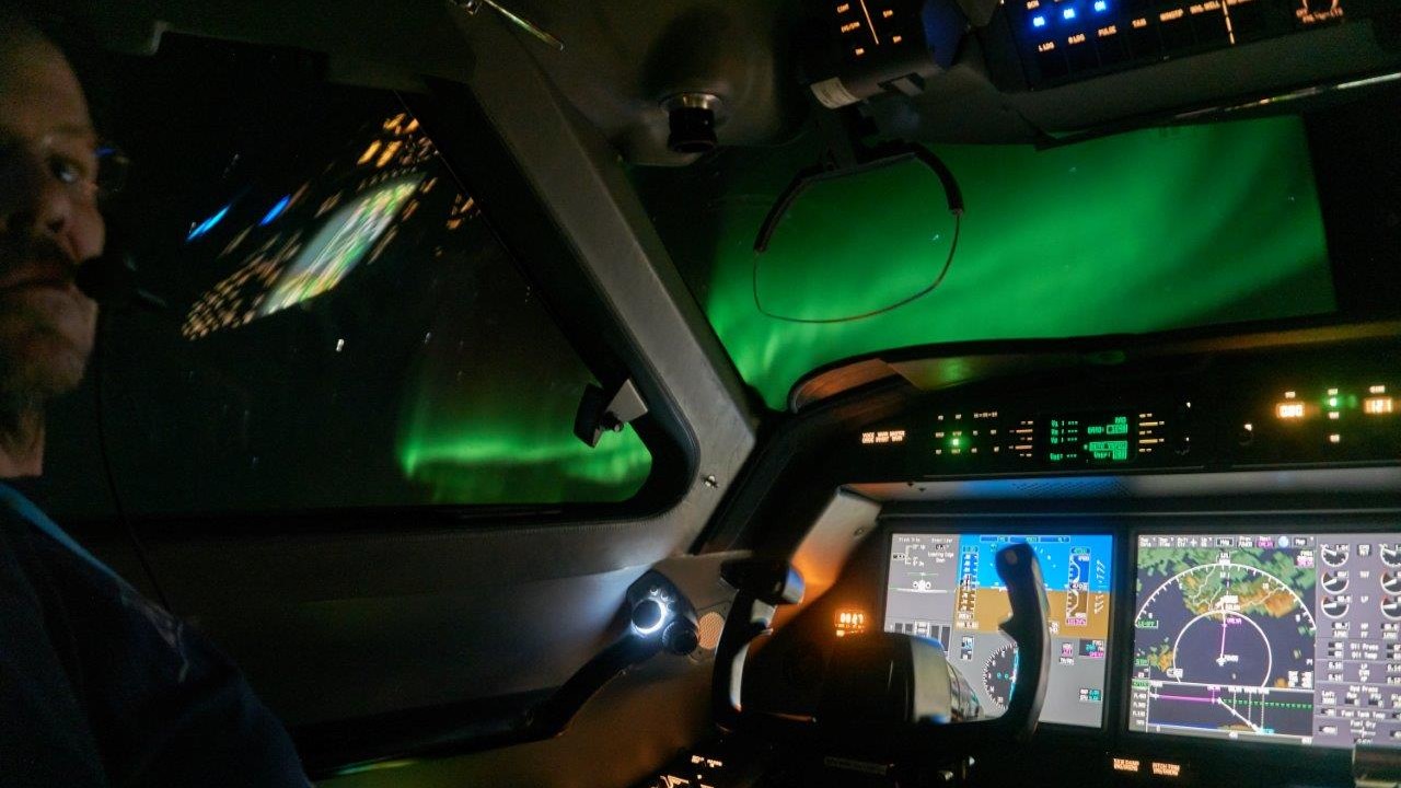 Polarlichter – gesehen aus dem Cockpit