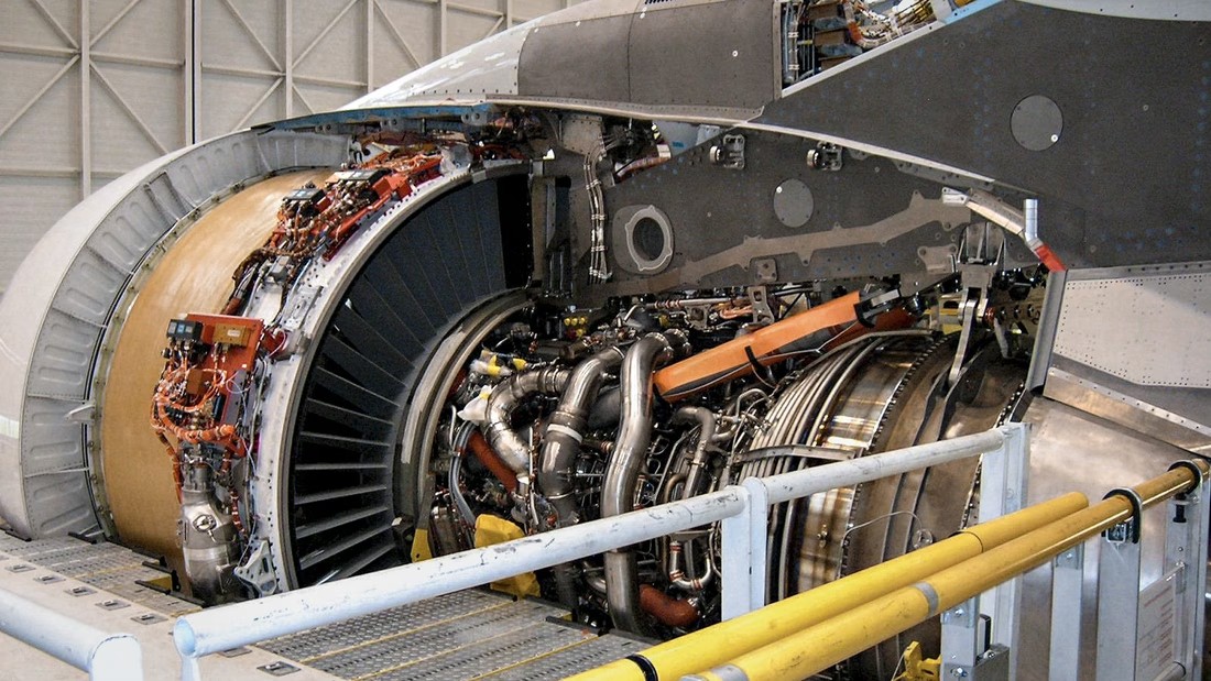 Flugzeug-Triebwerke bei der Wartung