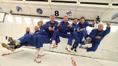Lehrerinnen und Lehrer beim Parabelflug