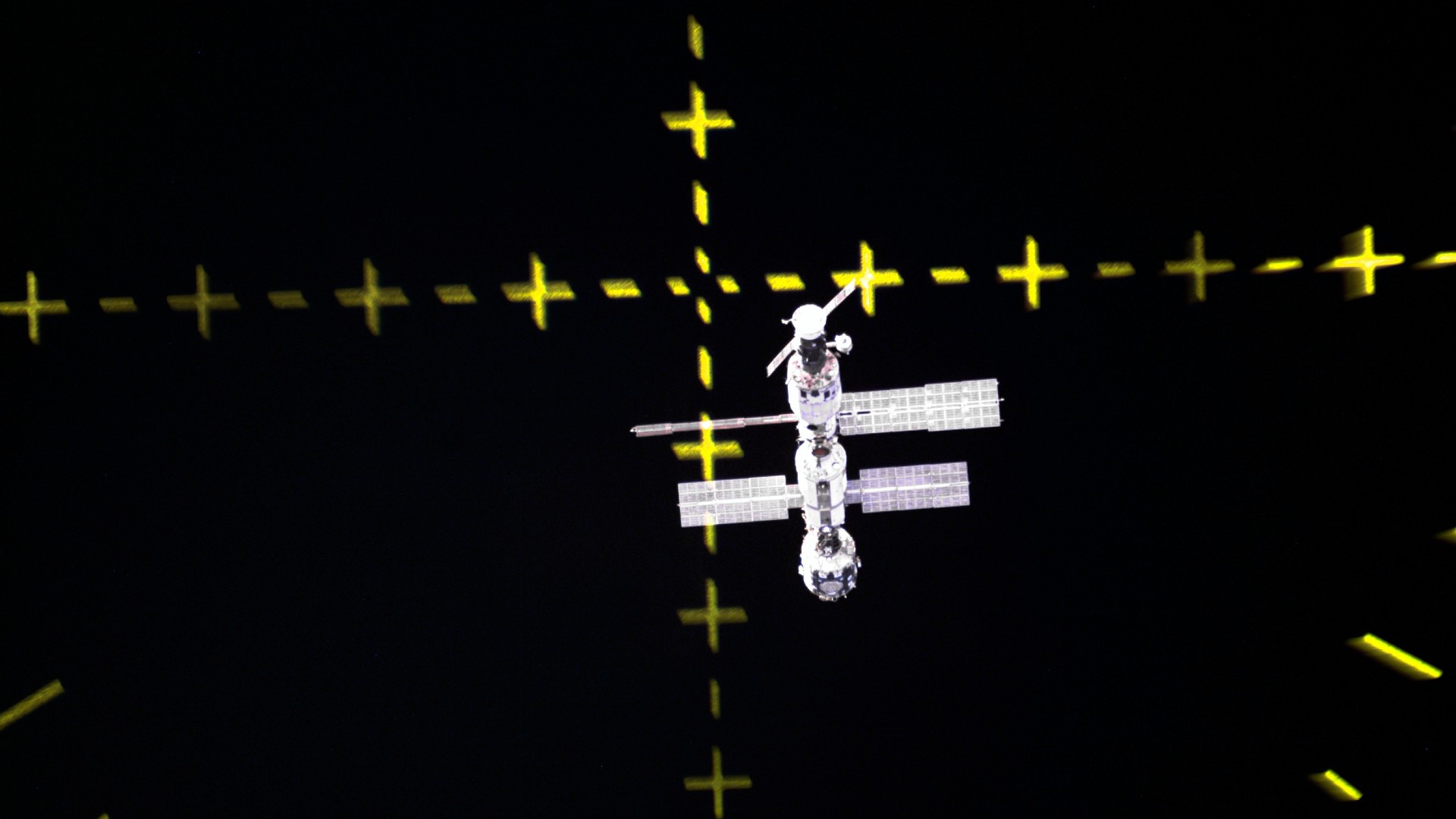 So sieht die ISS aus, wenn man sich ihr mit einem Sojus-Raumschiff nähert.