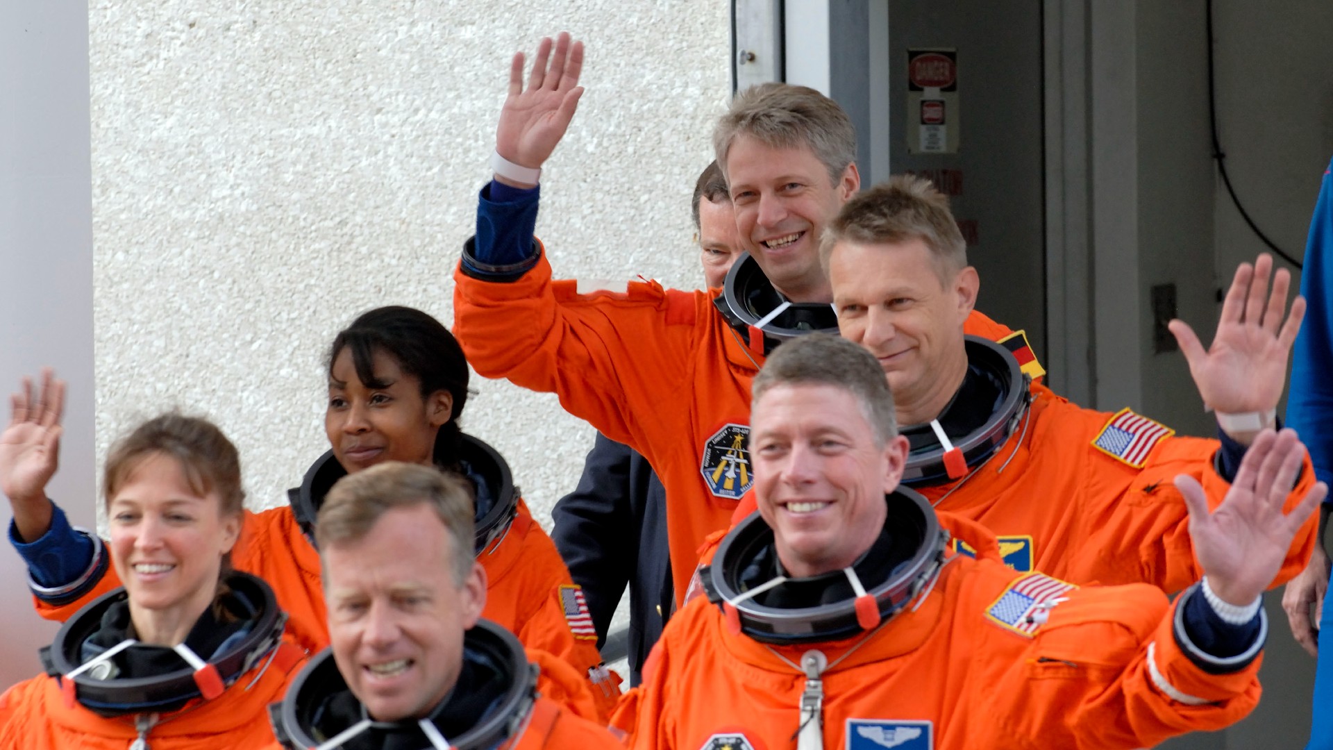 Eine Crew auf dem Weg zum Start