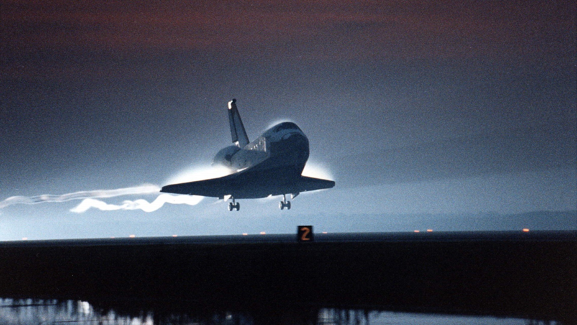 Ein Space Shuttle kurz vor dem Touch down